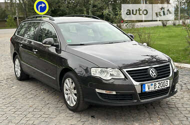 Универсал Volkswagen Passat 2009 в Староконстантинове