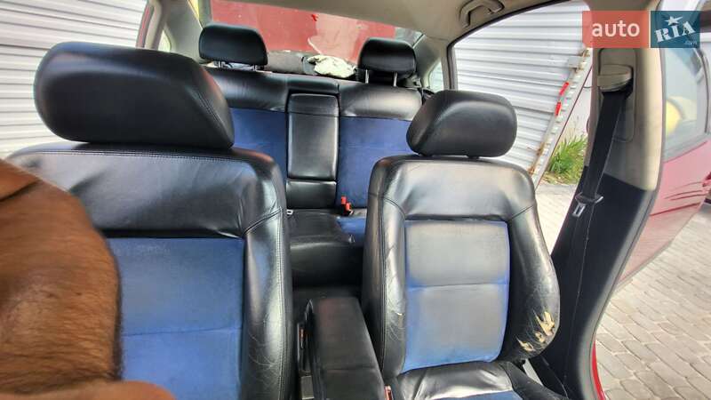 Седан Volkswagen Passat 2000 в Долині