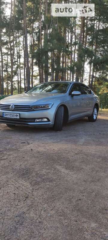 Седан Volkswagen Passat 2016 в Коростене
