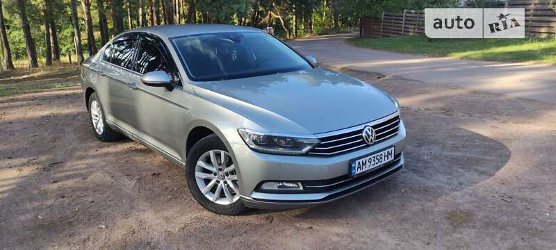 Седан Volkswagen Passat 2016 в Коростене