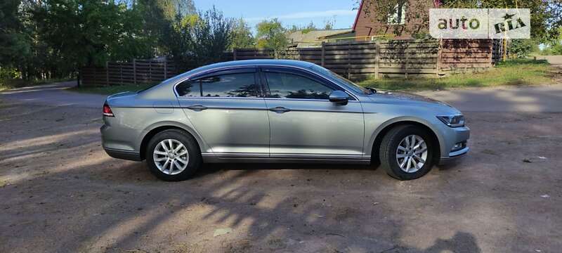 Седан Volkswagen Passat 2016 в Коростене