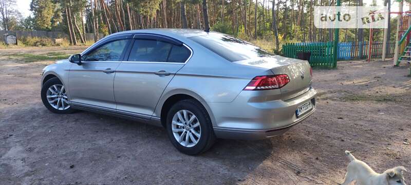 Седан Volkswagen Passat 2016 в Коростене