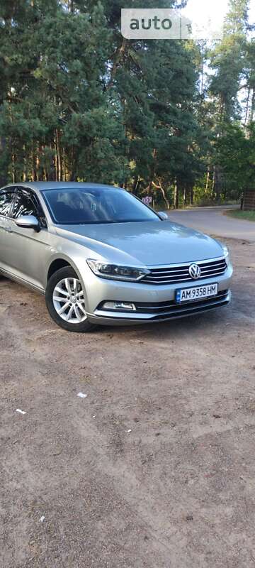 Седан Volkswagen Passat 2016 в Коростене