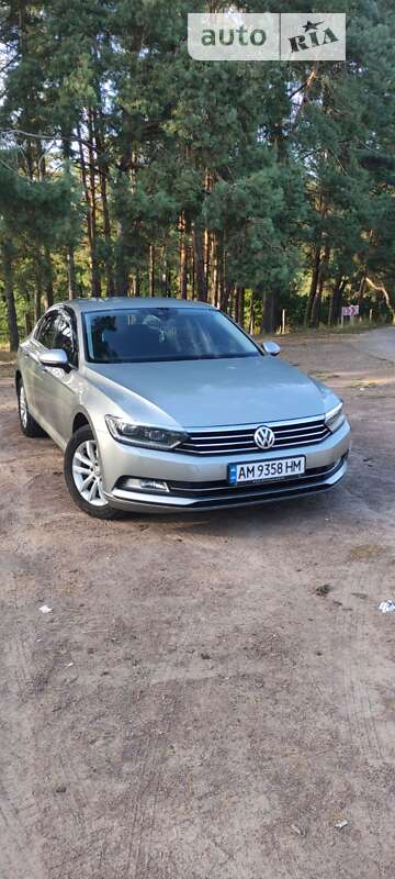 Седан Volkswagen Passat 2016 в Коростене