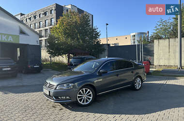 Седан Volkswagen Passat 2014 в Черновцах