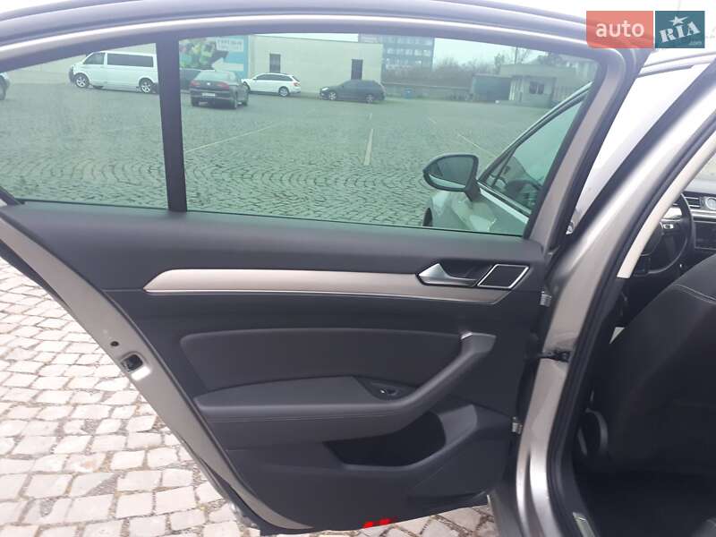 Седан Volkswagen Passat 2015 в Мукачево