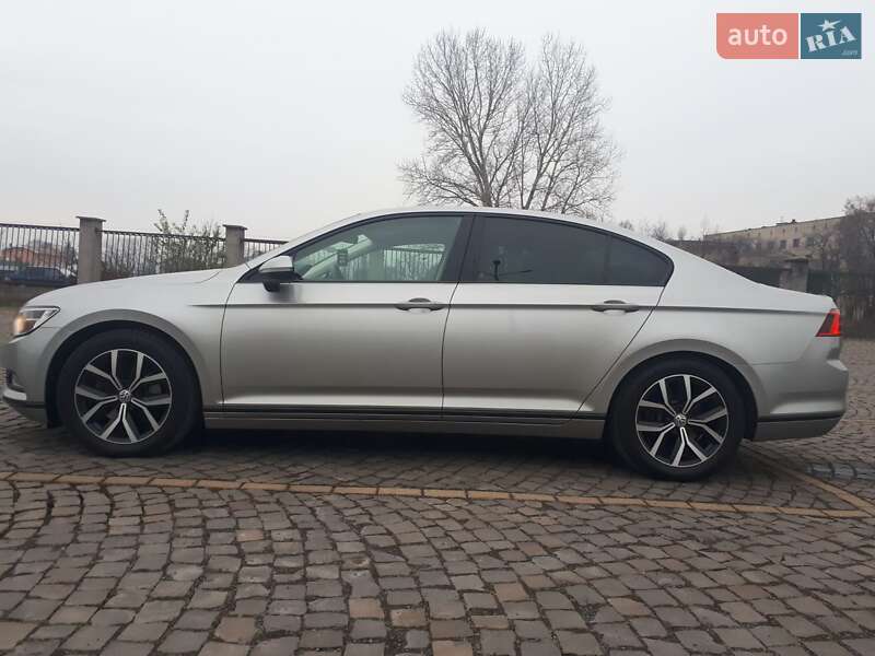 Седан Volkswagen Passat 2015 в Мукачево