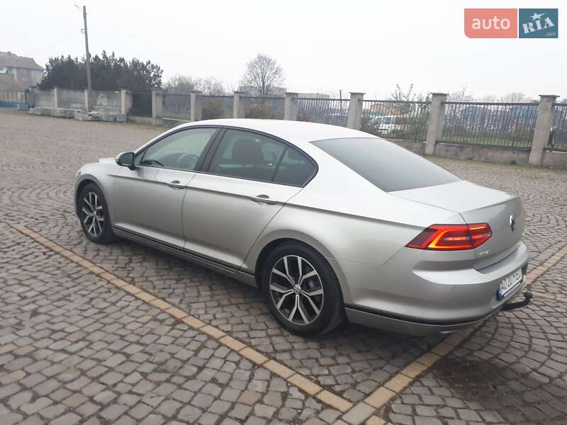 Седан Volkswagen Passat 2015 в Мукачево