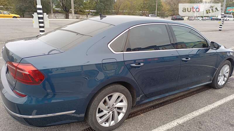 Седан Volkswagen Passat 2018 в Днепре