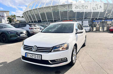 Седан Volkswagen Passat 2011 в Києві