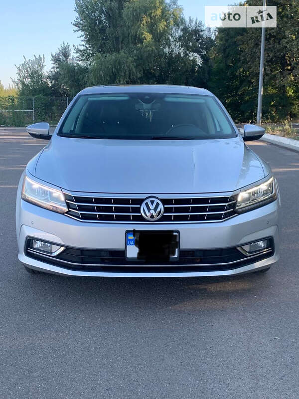 Седан Volkswagen Passat 2016 в Одессе