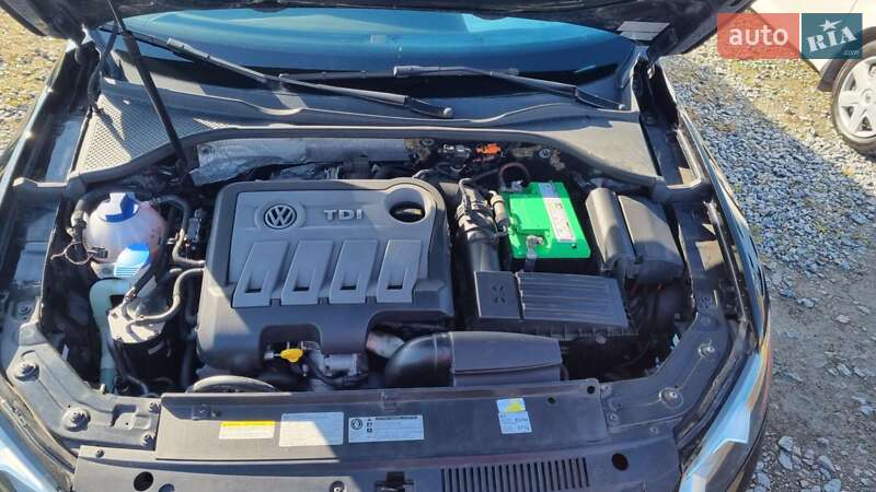 Седан Volkswagen Passat 2013 в Львове