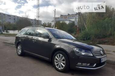 Універсал Volkswagen Passat 2013 в Житомирі