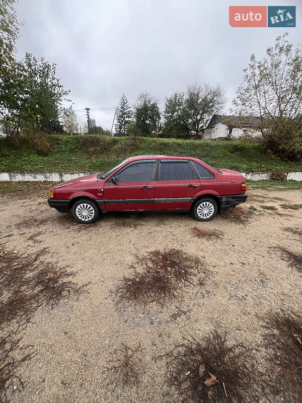 Седан Volkswagen Passat 1991 в Богуславе