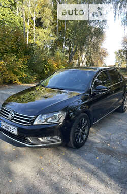 Седан Volkswagen Passat 2012 в Звягелі