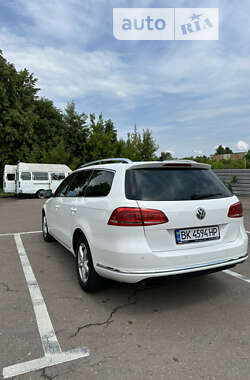 Універсал Volkswagen Passat 2011 в Рівному