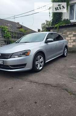 Седан Volkswagen Passat 2013 в Ровно