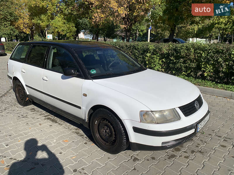 Універсал Volkswagen Passat 1998 в Чернівцях
