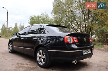 Седан Volkswagen Passat 2010 в Житомире