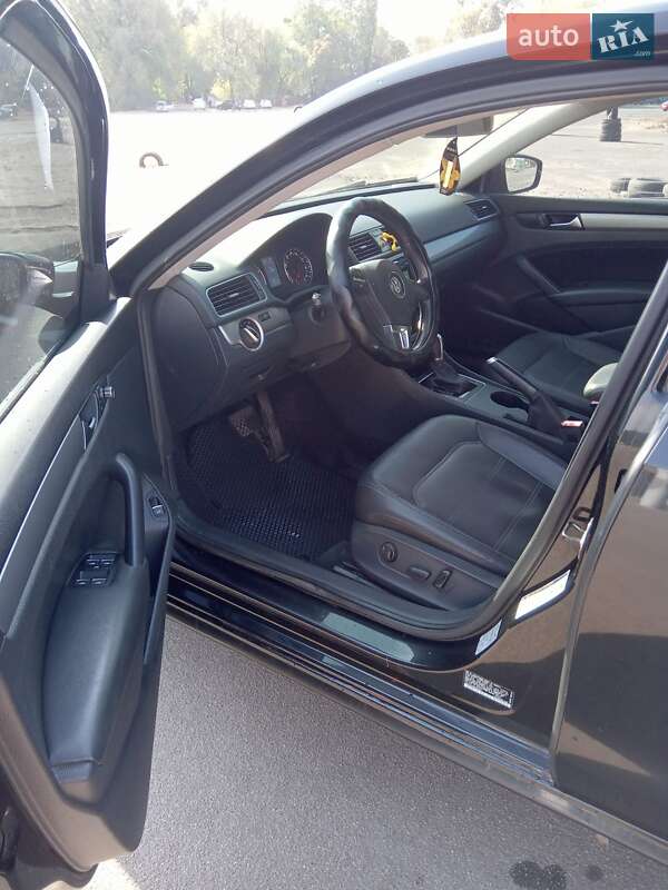 Седан Volkswagen Passat 2013 в Харькове