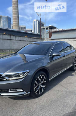 Седан Volkswagen Passat 2016 в Києві