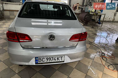 Седан Volkswagen Passat 2011 в Львове