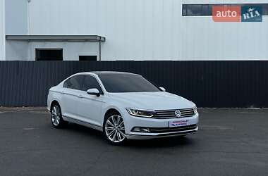 Седан Volkswagen Passat 2018 в Києві