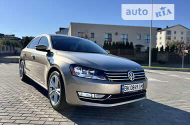 Седан Volkswagen Passat 2014 в Киеве