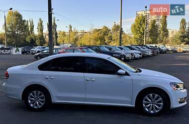 Седан Volkswagen Passat 2011 в Киеве