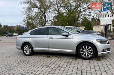 Седан Volkswagen Passat 2014 в Ивано-Франковске