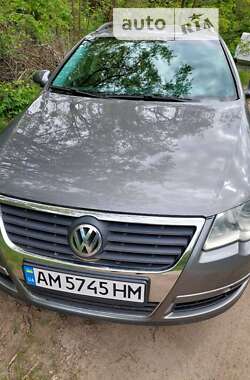 Універсал Volkswagen Passat 2007 в Житомирі