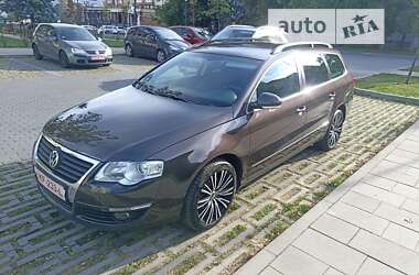 Універсал Volkswagen Passat 2010 в Луцьку