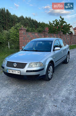 Седан Volkswagen Passat 2001 в Рівному