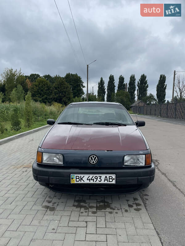 Седан Volkswagen Passat 1989 в Ровно