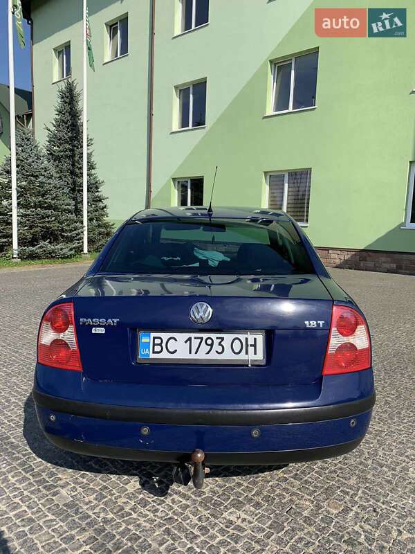 Седан Volkswagen Passat 2002 в Стебнику