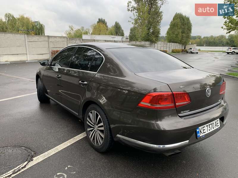 Седан Volkswagen Passat 2012 в Днепре