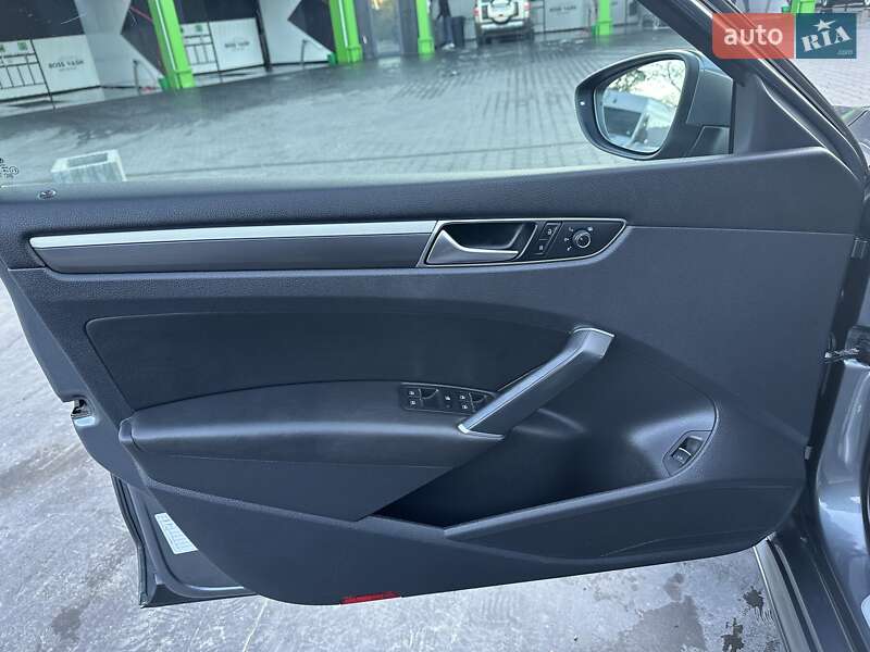 Седан Volkswagen Passat 2017 в Черновцах
