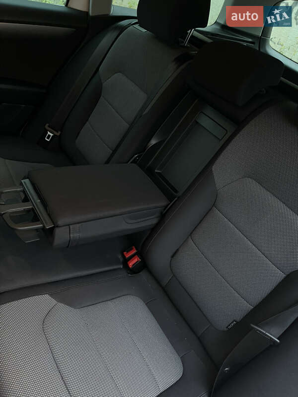 Универсал Volkswagen Passat 2012 в Киеве