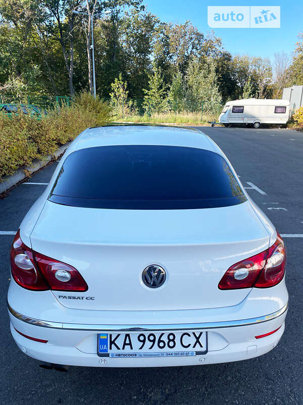 Седан Volkswagen Passat 2011 в Києві