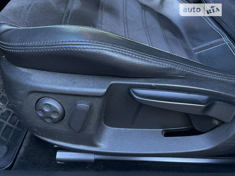 Седан Volkswagen Passat 2011 в Києві