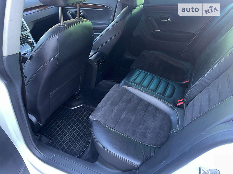 Седан Volkswagen Passat 2011 в Києві