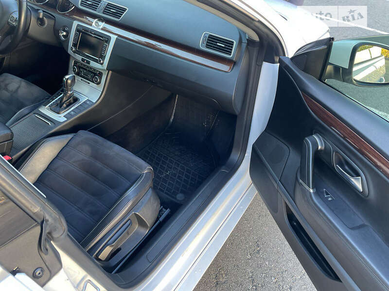 Седан Volkswagen Passat 2011 в Києві