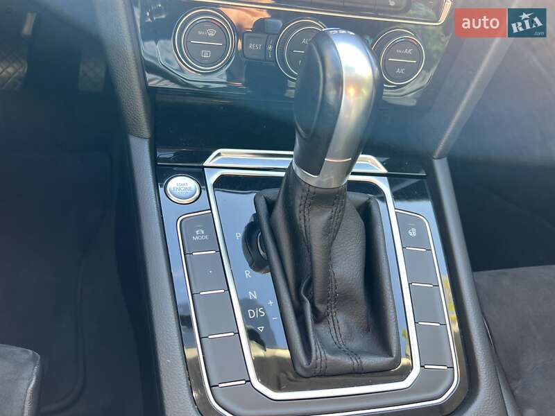 Седан Volkswagen Passat 2018 в Киеве