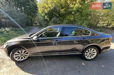 Седан Volkswagen Passat 2018 в Києві