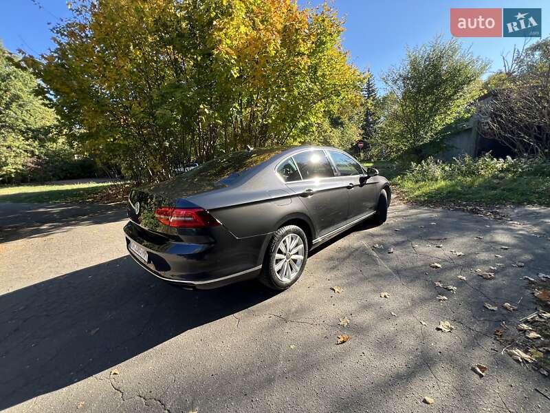 Седан Volkswagen Passat 2018 в Киеве