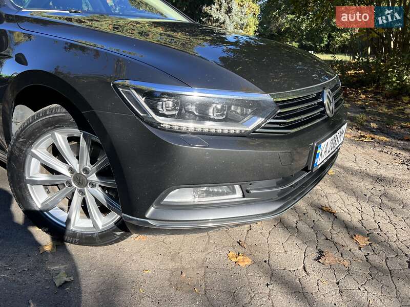 Седан Volkswagen Passat 2018 в Киеве