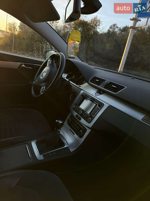 Універсал Volkswagen Passat 2011 в Тернополі