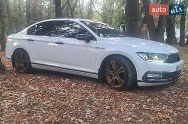 Седан Volkswagen Passat 2015 в 