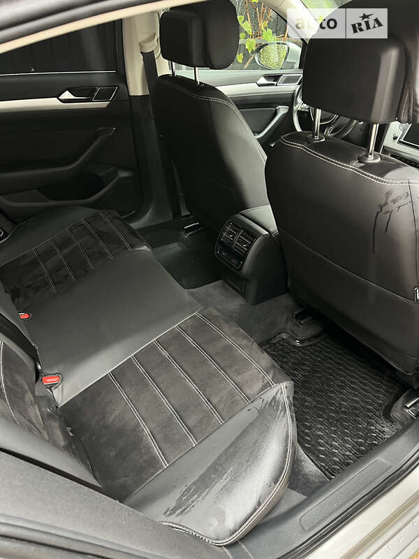 Седан Volkswagen Passat 2016 в Гадяче