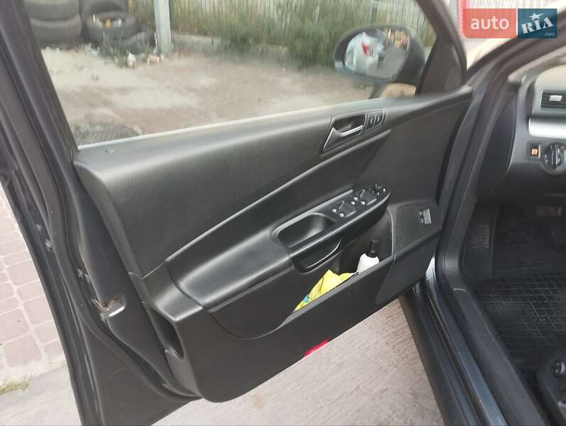 Седан Volkswagen Passat 2010 в Киеве